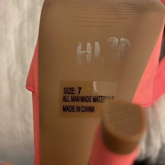 Like NEW Ladies shoes Qupid Platform Heels light pink peach color Size 7 buckle - Picture 6 of 9